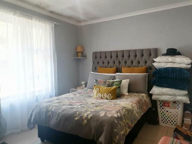 Flat for sale in Seaview, Kwazulu-natal