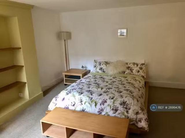 House for rent in Green Close, Warwickshire