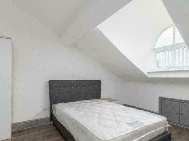 House for rent in Calderstones