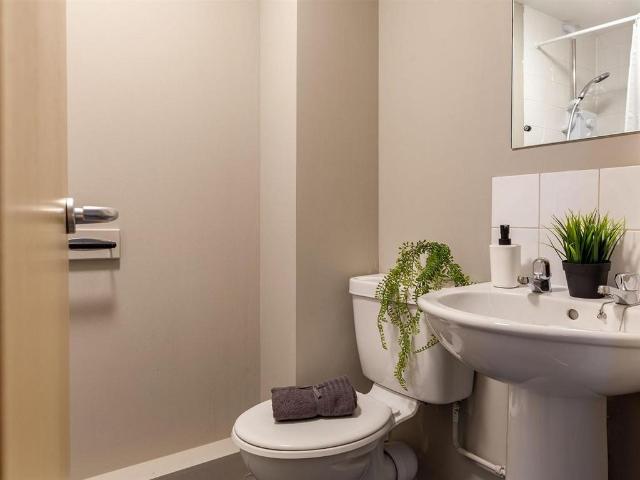 Room for rent in Bede Island, Old Wharf