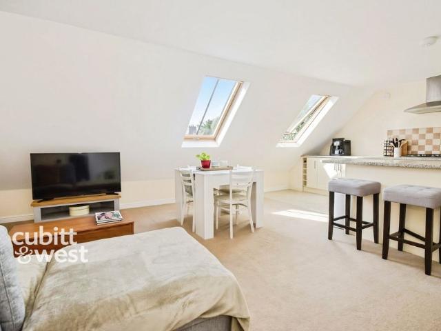 Room for rent in Chichester, Littlecote