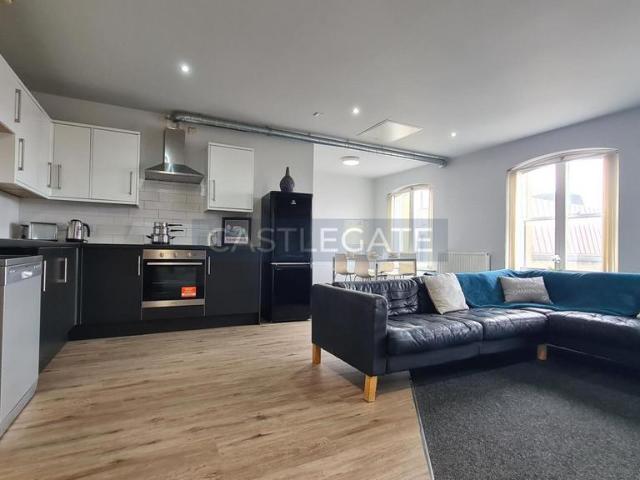 Room for rent in Highfields, Huddersfield