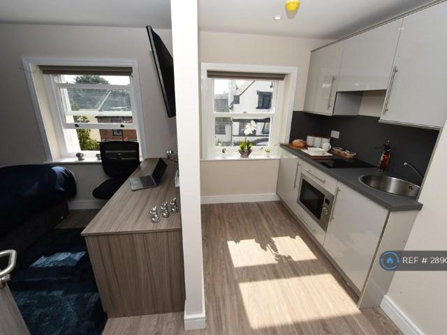 Room for rent in Roby Mill, Lancashire
