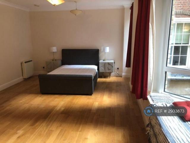 Room for rent in Lyons, Greater London