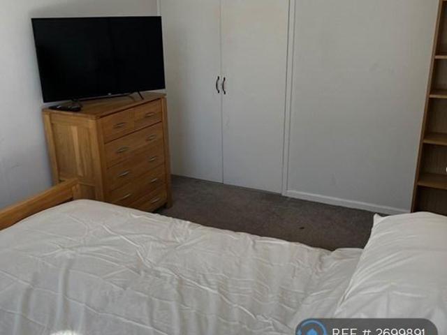 Room for rent in Golden Valley, Gloucestershire