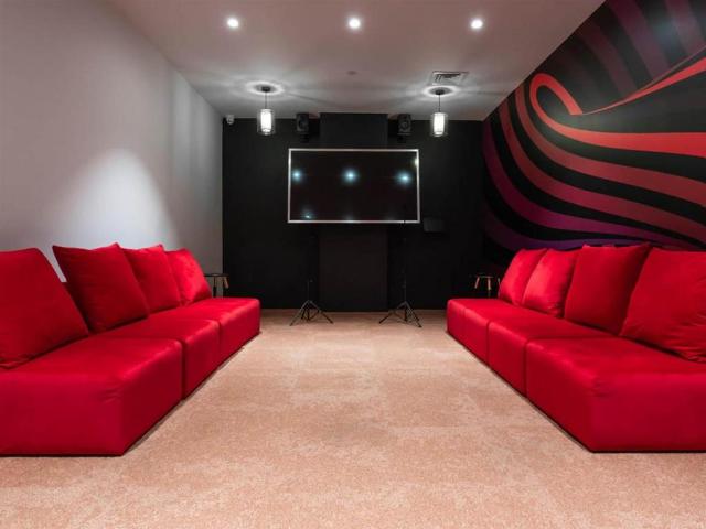 Room for rent in City Centre, Isle Of Man