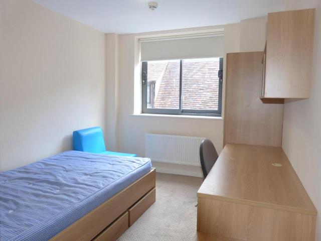 Room for rent in Kings Barton, Gloucester