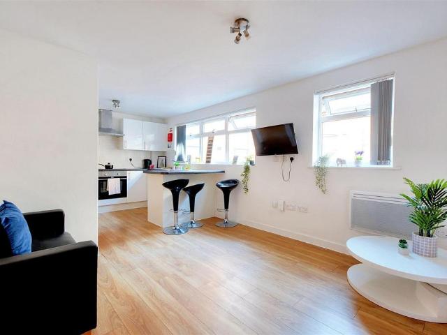 Room for rent in Pinfold, Leicestershire