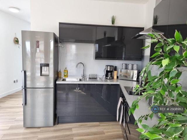 Room for rent in Hampton Hill, Greater London