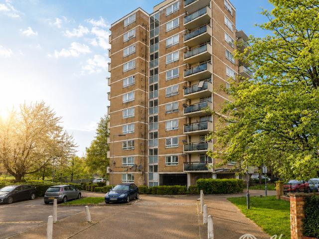 Room for rent in Poplar Grove, Greater London