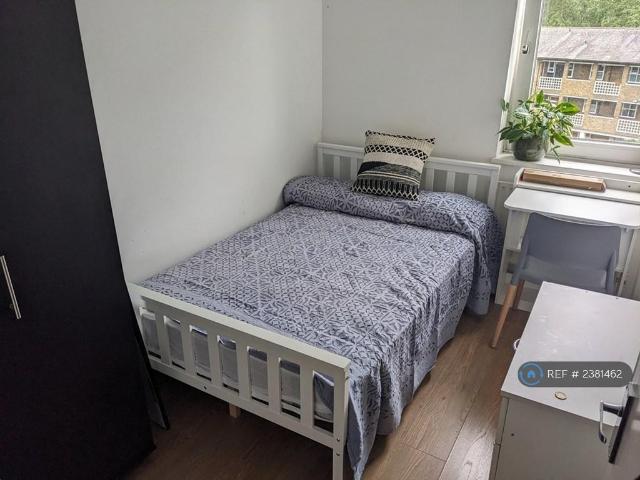 Room for rent in Poplar Grove, Greater London