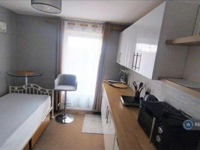 Room for rent in Southfields, Northampton