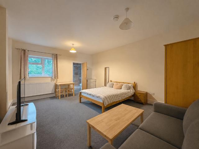 Room for rent in London Borough of Hounslow, Spring Grove