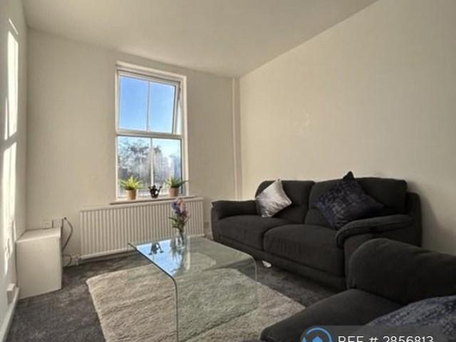 Room for rent in Sale Moor, Trafford Park
