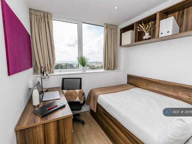 Room for rent in Lansdowne, Springbourne
