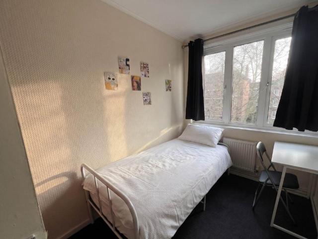 Room for rent in Nine Elms, Greater London
