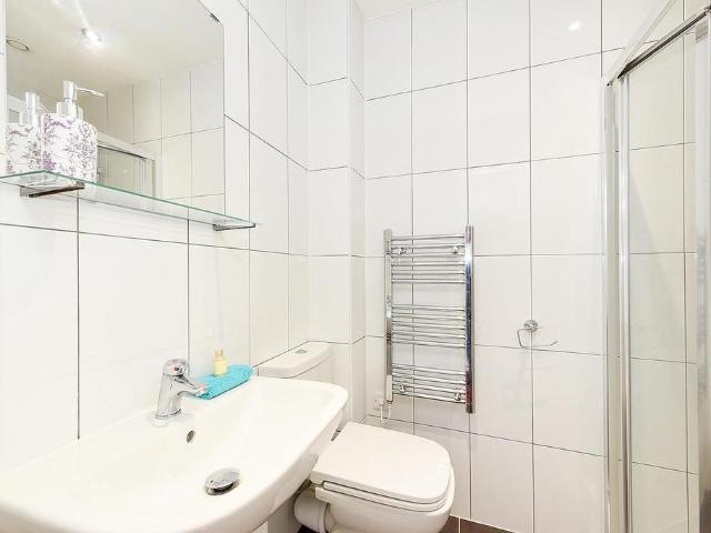 Room for rent in Pinfold, Leicestershire