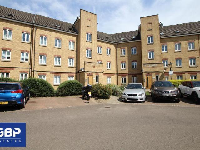 Room for rent in Ardleigh Green, Greater London