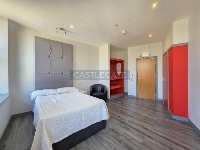 Room for rent in Highfields, Huddersfield