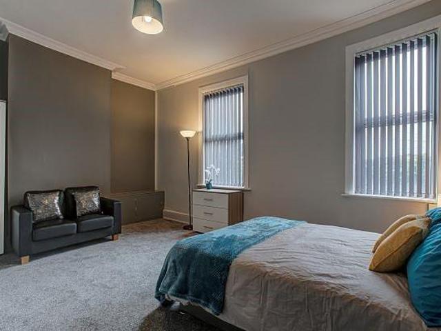 Room for rent in Garston, Calderstones