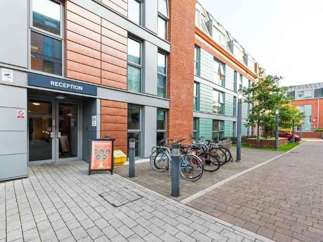 Room for rent in High Field, York