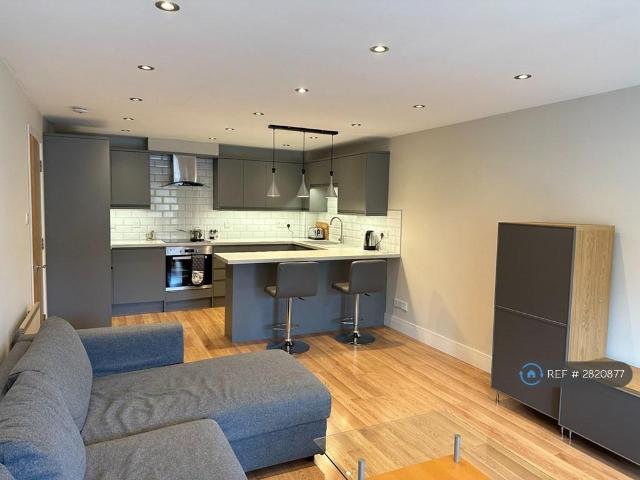 Room for rent in Isle Of Dogs, Isle Of Man