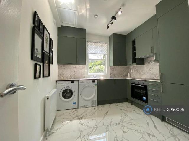 Room for rent in Charlton, Greater London