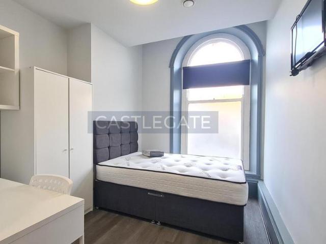 Room for rent in Highfields, Huddersfield