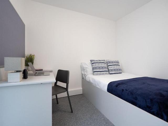 Room for rent in City Centre, Isle Of Man