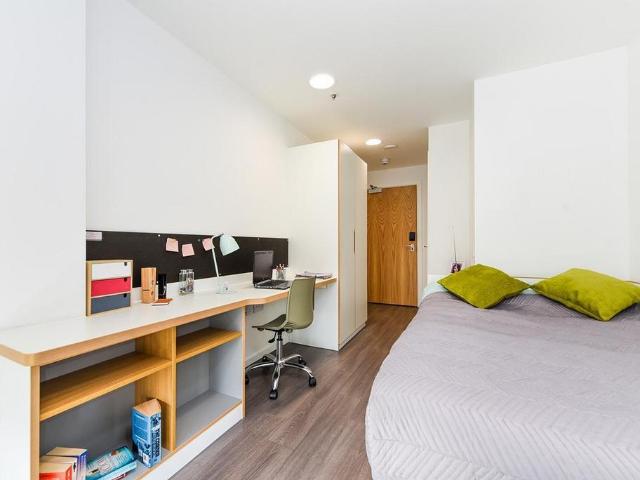 Room for rent in Calderstones