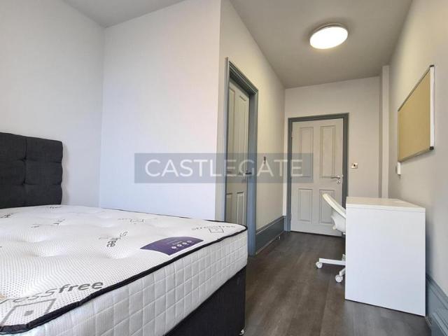 Room for rent in Highfields, Huddersfield