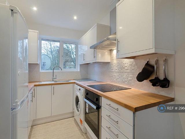 Room for rent in London Borough of Merton, Mitcham