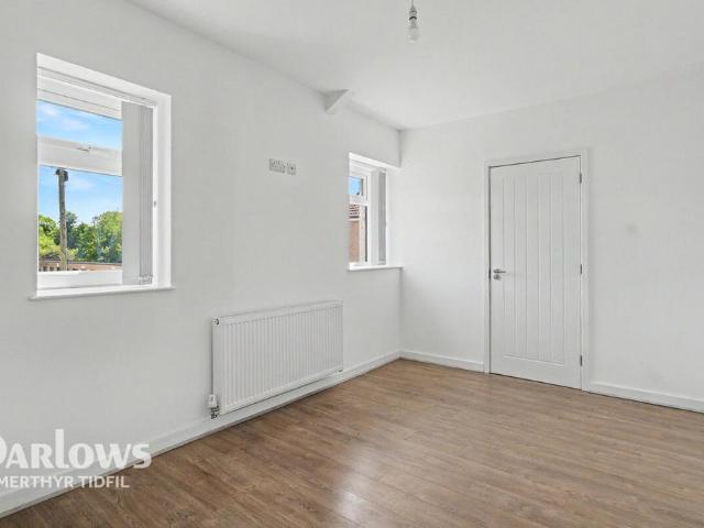 Room for rent in Troed-y-rhiw, Troedyrhiw