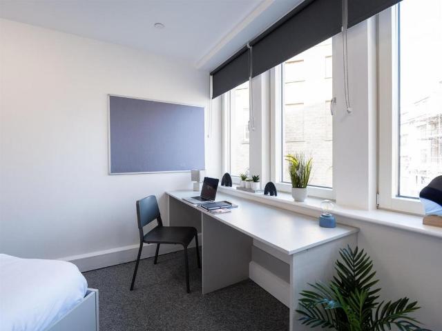 Room for rent in City Centre, Isle Of Man