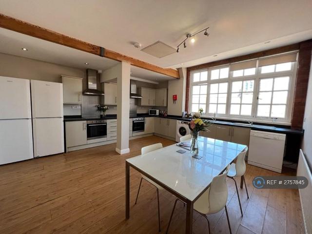 Room for rent in City Centre, Isle Of Man