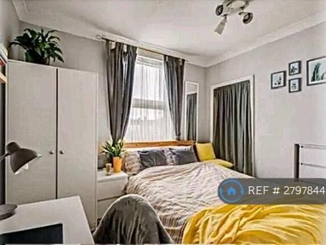 Room for rent in Queen's Park, Brondesbury Park