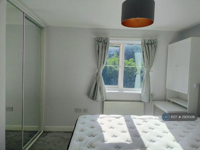 Room for rent in London Borough of Ealing, Perivale