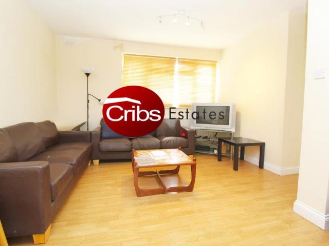Room for rent in London Borough of Merton, Merton Park
