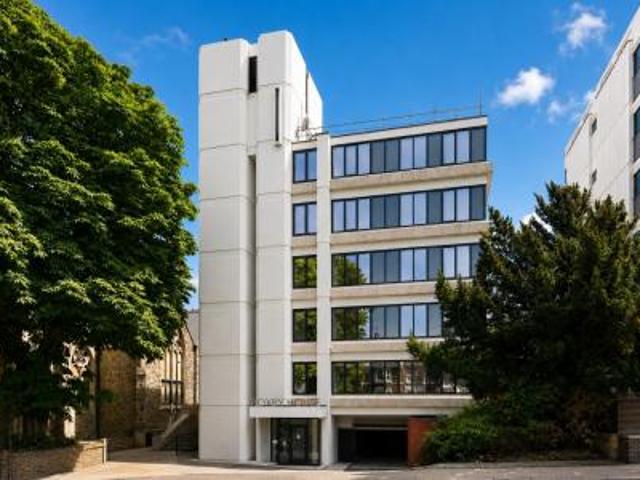 Apartment for rent in Longlands, Greater London