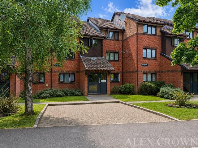 Apartment for rent in Burnt Oak, Greater London