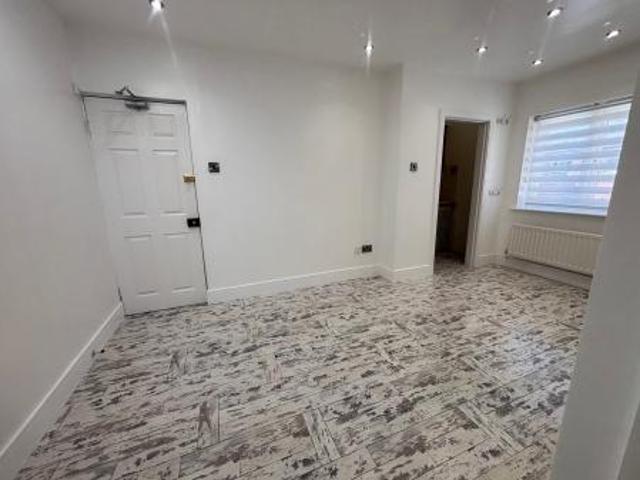 Apartment for rent in Stone, Baswich