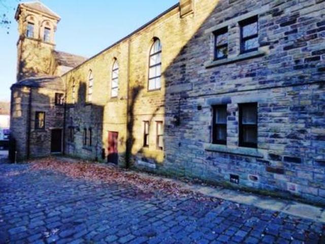 Apartment for rent in Whitfield, Charlesworth