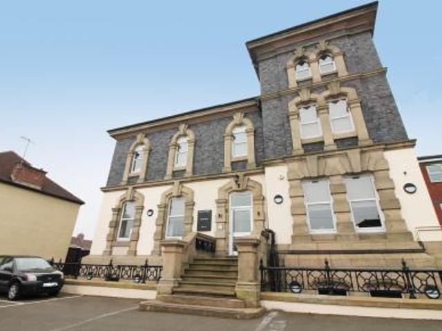 Apartment for rent in Woodloes Park, Green Close