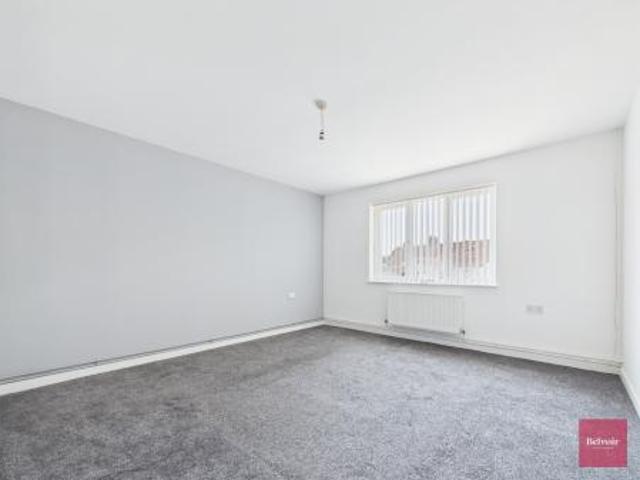 Apartment for rent in Nangreaves, Wales