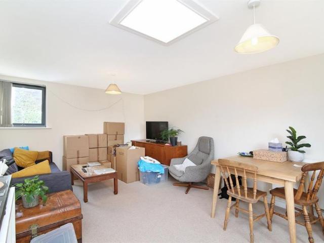 Apartment for rent in Sands End, Greater London