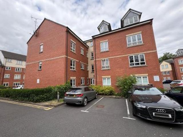 Apartment for rent in Woodloes Park, Green Close