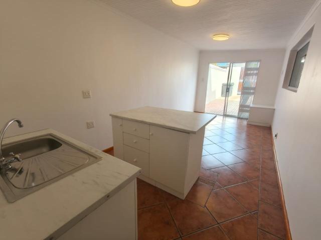Apartment for rent in Chatsworth, Kwazulu-natal