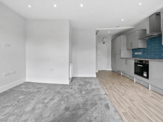 Apartment for rent in London Borough of Croydon, Addiscombe