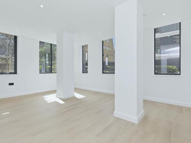 Apartment for rent in Longlands, Greater London