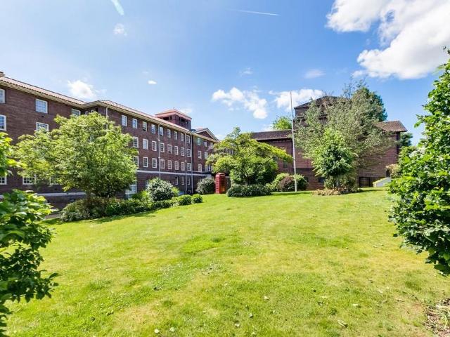 Apartment for rent in Southfields, Greater London